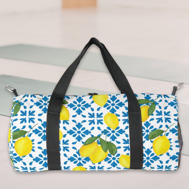 Blue French Country Tile Lemons Pattern Duffle Bag (Von Creator hochgeladen)