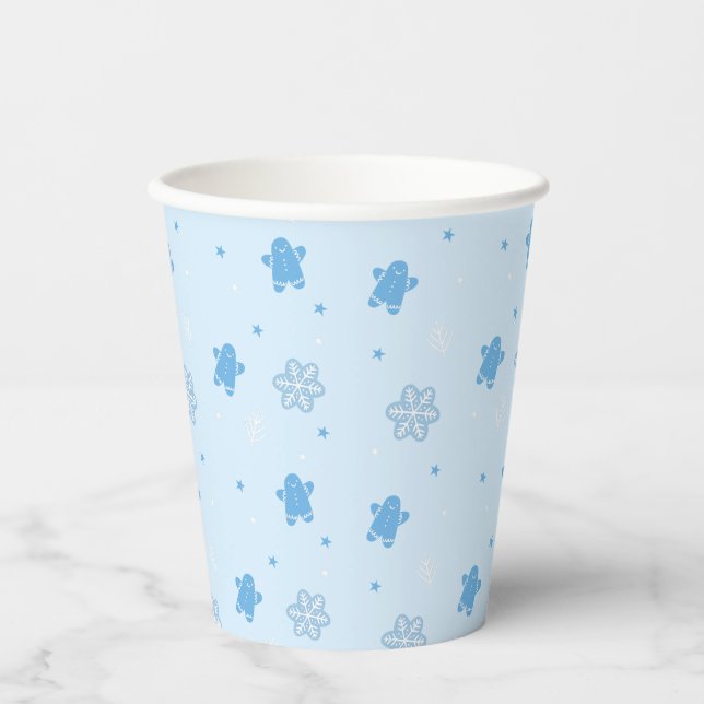 Blue Gingerbread Man Snowflakes Weihnachtsmuster Pappbecher (Vorderseite)