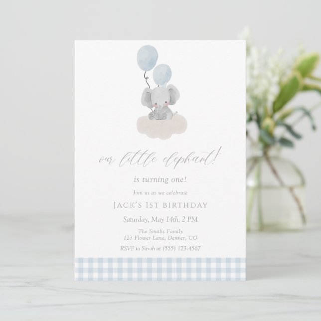 Blue Gingham Junge Elefant Erster Geburtstag  Einladung (Stehend Vorderseite)