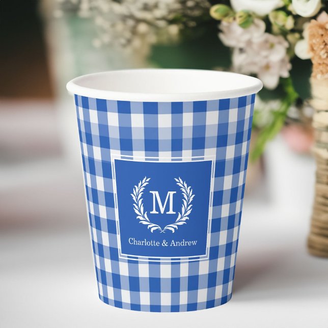 Blue Gingham Monogram Wappen Custom Pappbecher (Blue Gingham Monogram Crest Custom Paper Cups with your Monogram & Name or Text.)
