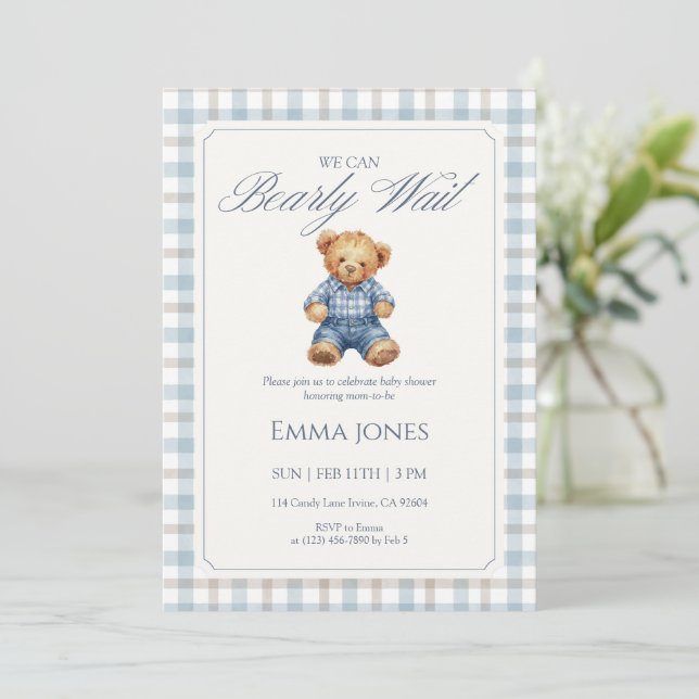 Blue Gingham We Can Bearly Wait baby shower Einladung (Stehend Vorderseite)