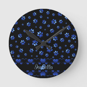 Blue glitter dog paw pattern, Monogram  Runde Wanduhr