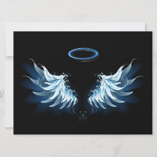 Blue Glows Angel Wings auf schwarzem Hintergrund