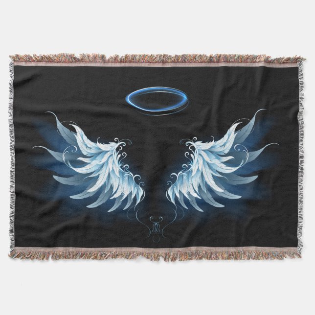 Blue Glows Angel Wings auf schwarzem Hintergrund Decke (Vorderseite)