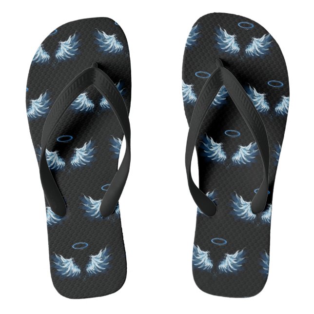 Blue Glows Angel Wings auf schwarzem Hintergrund Flip Flops (Fußbett)