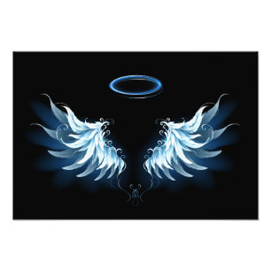 Blue Glows Angel Wings auf schwarzem Hintergrund Fotodruck