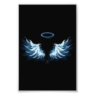 Blue Glows Angel Wings auf schwarzem Hintergrund Fotodruck