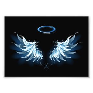 Blue Glows Angel Wings auf schwarzem Hintergrund Fotodruck