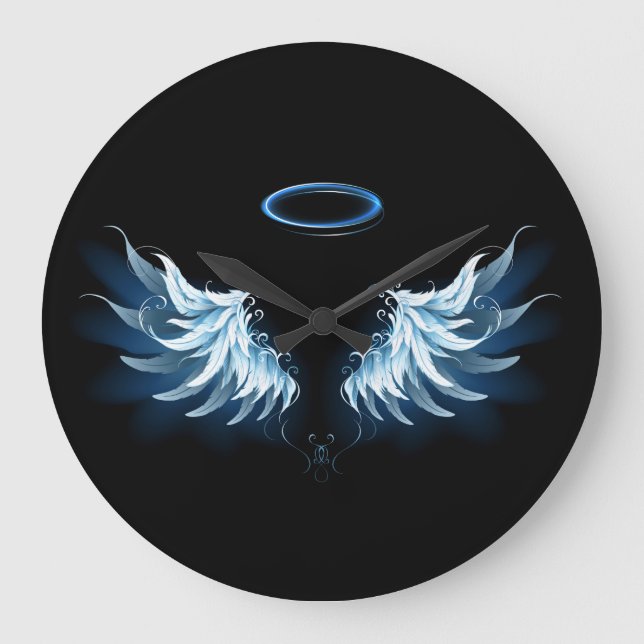 Blue Glows Angel Wings auf schwarzem Hintergrund Große Wanduhr (Vorderseite)