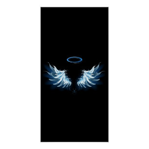 Blue Glows Angel Wings auf schwarzem Hintergrund Poster
