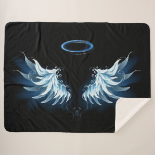 Blue Glows Angel Wings auf schwarzem Hintergrund Sherpadecke