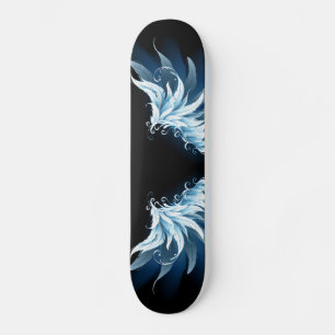 Blue Glows Angel Wings auf schwarzem Hintergrund Skateboard