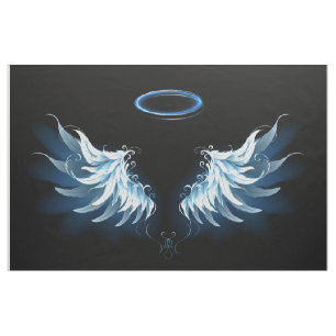 Blue Glows Angel Wings auf schwarzem Hintergrund Stoff