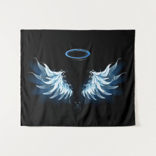 Blue Glows Angel Wings auf schwarzem Hintergrund Wandteppich