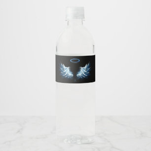 Blue Glows Angel Wings auf schwarzem Hintergrund Wasserflaschenetikett