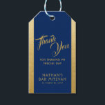 Blue Gold Bar Mitzvah Gefallen Vielen Dank Geschenkanhänger<br><div class="desc">Klassisch elegante Bar Mitzvah in Blau und Gold Vielen Dank. Sie bevorzugen Geschenketiketten mit einfachen Imitaten goldenen Randkanten und personalisierten Texten durch moderne und verzierte Schriftart für ein einzigartiges Aussehen. Koordinationsgegenstände im Bereich Papiertraube Zazzle Designer Shop Bar Mitzvah.</div>