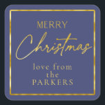 Blue Gold Frory Christmas ID1009 Quadratischer Aufkleber<br><div class="desc">Wenn Sie sich fragen, welche Farbkombinationen Sie für Ihre Weihnachtsdekoration und Geschenkartikel in diesem Jahr auswählen sollten, habe ich Sammlungen von aufeinander abgestimmten Mustern erstellt, um das Leben ein wenig leichter zu machen. Dieser 'Frohe Weihnachten' Aufkleber enthält einen dunkelblauen Hintergrund und einen goldenen Text mit einer Vorlage, um Ihren Namen...</div>