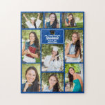 Blue Graduate Senior Foto Collage 2023 Abschluss Puzzle<br><div class="desc">Dieses neue Collage Puzzle für Senioren-Fotos mit blauen Absolventen zeigt Ihre Lieblings-9 Studentenfotos. Dieses Abschluss-Design zeigt klassische weiße Typografie Ihres High School- oder Uni-Namens für die Klasse von 2023. Passen Sie dieses Sake-Geschenk mit Ihrem geschlossen Jahr unter der schwarzen Graduierenkappe an. Es verfügt über 2 horizontale Bilder, 5 vertikale Fotos...</div>