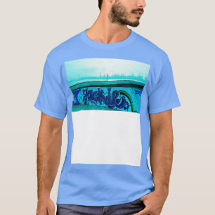 Blue Graffiti vor Hamburger Hafen mit Kranen T-Shirt