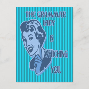 Blue Grammar Lady beobachtet Postkarten
