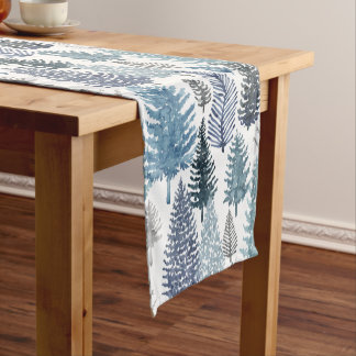 Blue Gray Winter Pine Trees Holiday Table Runner Kurzer Tischläufer