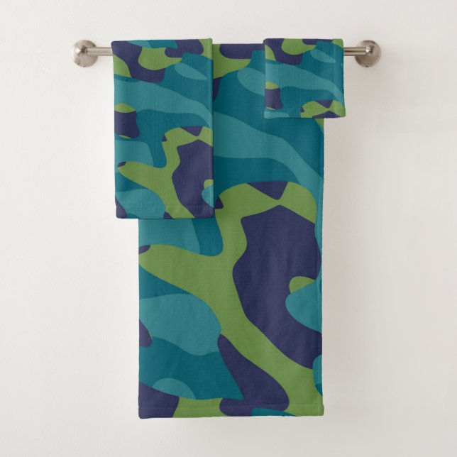 Blue Green and Teal Camo Abstract Badhandtuch Set (Insitu)