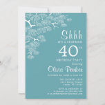 Blue Green Aqua Pine Branch Überraschung 40. Gebur Einladung<br><div class="desc">Dieses blaugrüne Aqua Botanical Überraschung 40. Geburtstag Einladung mit minimalistisch modernem Design der Kiefernzweig und kalligraphischen Drehbuch-Schriftart. Der Kiefernzweig wird in einer eleganten japanischen Stift- und Farbtechnik gezeichnet. Auf der Rückseite der Einladungen befinden sich weiße Initialen auf dem Hintergrund des Aquas. Das schlichte und elegante Restaurant lädt zum stilvollen vierzigsten...</div>