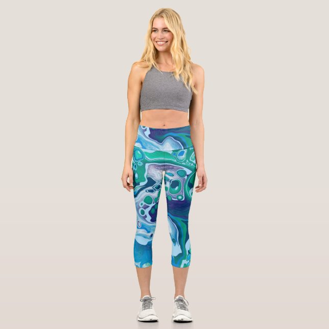 Blue Green Digital Marble Fluid Art Capri Leggings (Vorderseite)