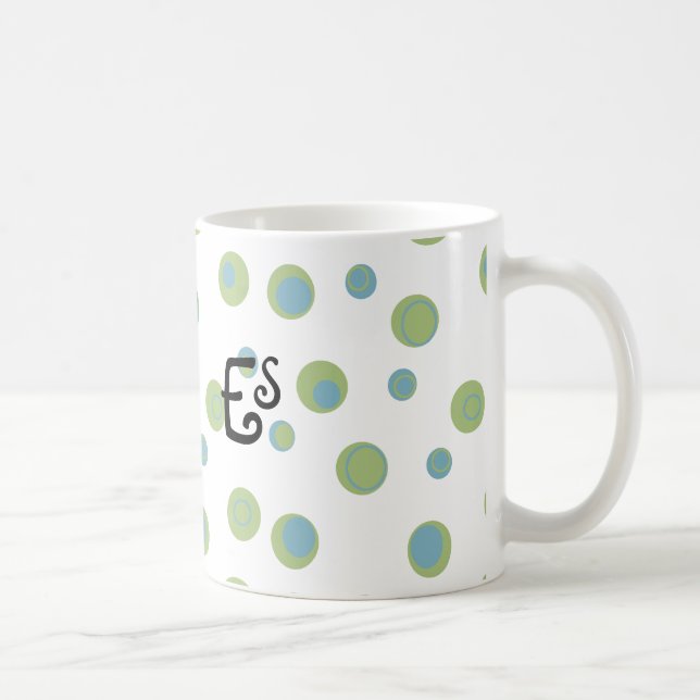 Blue Green Polka Dots Mit Monogramm Tasse (Rechts)