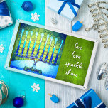 Blue Hanukkah Menorah Live Liebe Sparkle Shine Art Acryl Tablett<br><div class="desc">"Die Live-Liebe strahlt glänzen." Ein nahes Foto einer leuchtenden, farbenfrohen, blauen und grünen künstlerischen Menorah hilft Ihnen, den Urlaub von Hanukkah stilvoll zu gestalten. Genießen Sie die Wärme und Freude der Ferienzeit, wenn Sie dieses atemberaubende, farbenfrohe Hanukkah Serviertablett benutzen. 4 Größen zur Auswahl: klein, mittel, groß und extra groß, sowie...</div>