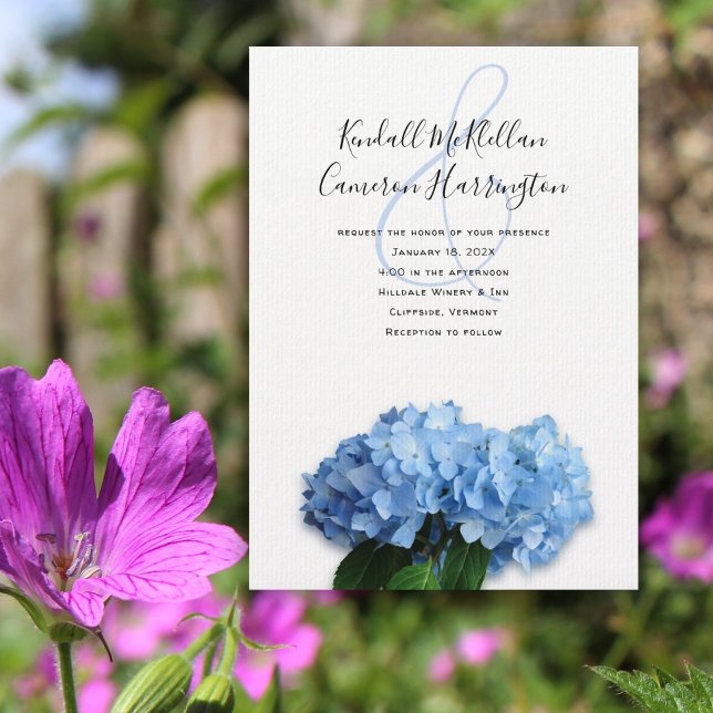 Blue Heaven Hydrangea Wedding Couple Einladung (Von Creator hochgeladen)