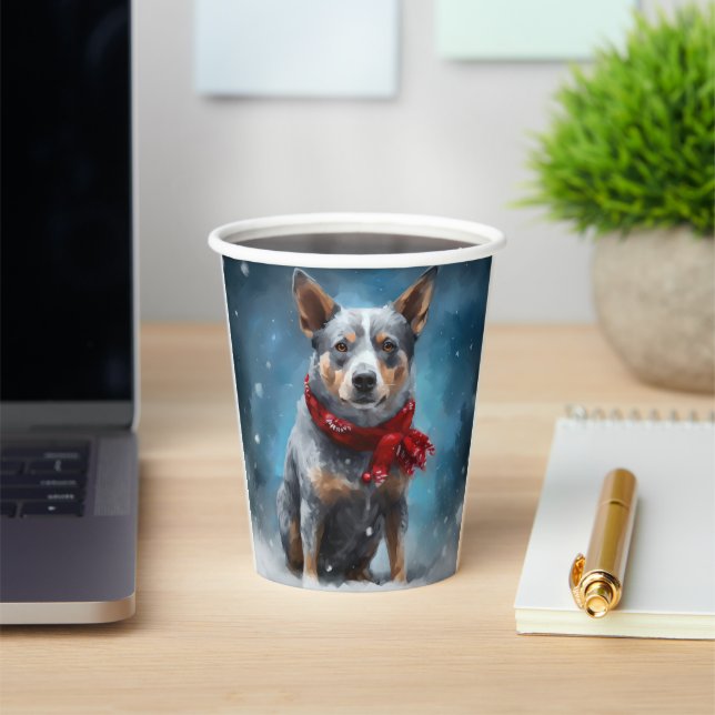 Blue Heeler Dog in Schnee Weihnachten Pappbecher (InSitu)
