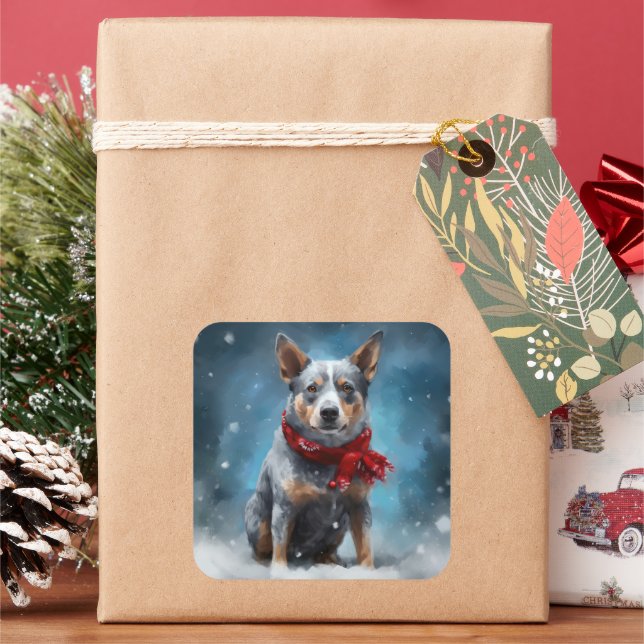 Blue Heeler Dog in Schnee Weihnachten Quadratischer Aufkleber (Feiertag)