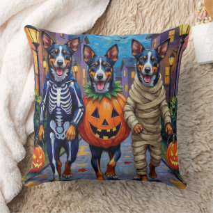 Blue Heeler Hunde Trick-or-Treating in Halloween C Kissen
