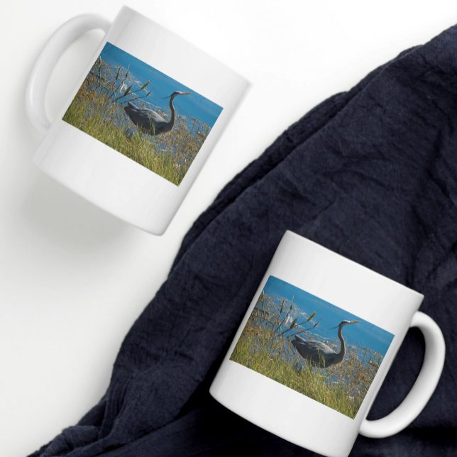 Blue Heron Bird Posing Foto Kaffeetasse (A photograph of a Great Blue Heron bird on a mug)