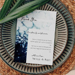 Blue Hochzeit in Urlaubsort Empfang Vielen Dank Postkarte<br><div class="desc">Dieser Blue Hochzeit in Urlaubsort Empfang Dankeschön-Card Designpaare, elegant und klassisch, mit auffallenden dunkelroyal blauen Wasserfarben-Ozeanwellen als prächtige Kulisse für anspruchsvolle minimalistische Typografie und boho Skriptdetails. Ideal für eine moderne, luxuriöse nautische Ästhetik mit einem einzigartigen, moody Marine Strand Stil. Diese wunderschön kuratierte Kollektion Set den Ton glänzender Eleganz für Ihre...</div>