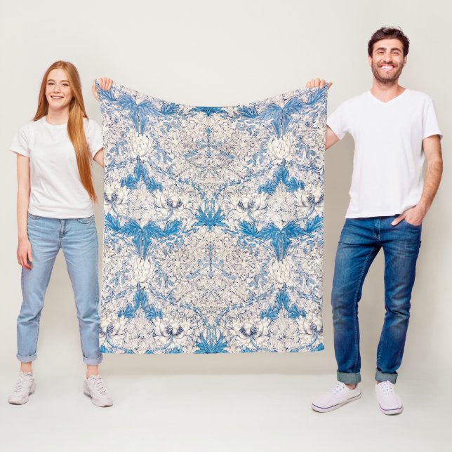 Blue Honeysuckle (von William Morris) Fleecedecke (Beispiel)