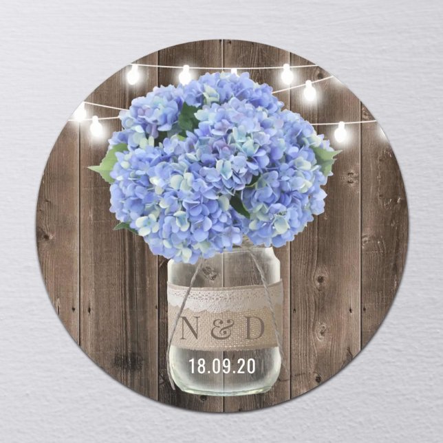 Blue Hydrangea Floral Jar Rustic Wood Wedding Runder Aufkleber (Von Creator hochgeladen)