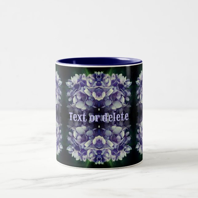 Blue Hydrangea Petals Abstrakt Personalisiert Zweifarbige Tasse (Mittel)