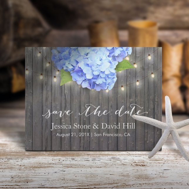 Blue Hydrangea & String Lights Holz Save the Date Ankündigungspostkarte (Von Creator hochgeladen)