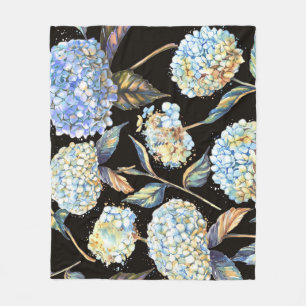 Blue Hydrangea Wasserfarbe: Dunkles, nahtloses Mus Fleecedecke