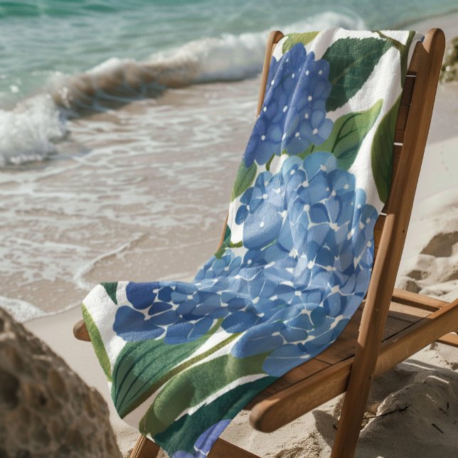 Blue Hydrangeas | Beautiful Floral Bush Strandtuch (Von Creator hochgeladen)