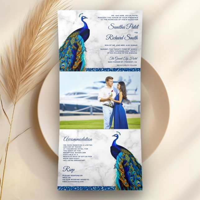 Blue Indian Peacock Wedding aus weißem Marmor Dreifach Gefaltete Einladung (Von Creator hochgeladen)