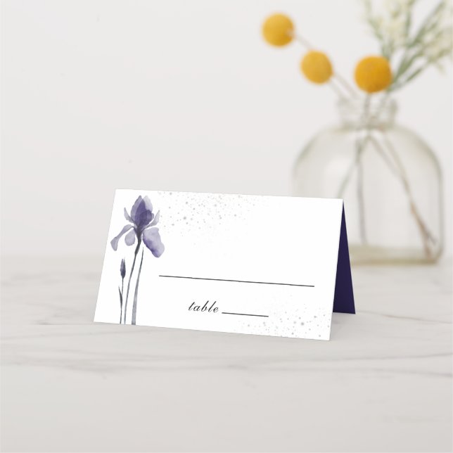 Blue Iris Simple Floral Watercolor Wedding Platzkarte (Vorderseite)