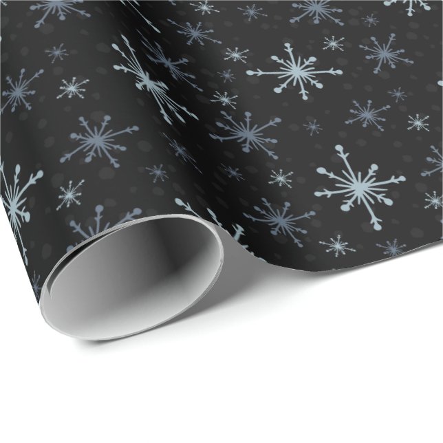 Blue-ish Gray Snowflakes on a Black Background Geschenkpapier (Rolleneckpunkt)