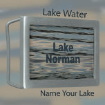 Blue Lake Blue Beige Grau Schwarz individuell anpa Rechteckige Gürtelschnalle<br><div class="desc">Entworfen von der Natur. Das dunkle Wasser des Sees, das während der goldenen Stunde den blauen Himmel und die weißen Wolken reflektiert, schafft ein mehrfarbiges Blau-, Beige- und Graugürteldesign. Dieses wunderschöne Gurtschnalle-Design ist raffiniert und elegant zugleich natürlich erdig und rustikal. Passen Sie mit einem Namen, Initialen oder einem beliebten See...</div>