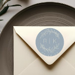 Blue Line Art Botanical Wreath Wedding Monogram Runder Aufkleber<br><div class="desc">Maßgeschneiderte Hochzeitsticker mit handgezeichnetem,  weißem beigen Botanischen Kranz mit Paarinitialen und Hochzeitstermin auf staubblauem Hintergrund. Ideal für Hochzeiten speichern Sie die Daten,  Umschläge,  Gastgeschenk Hochzeit Packungen und mehr.</div>