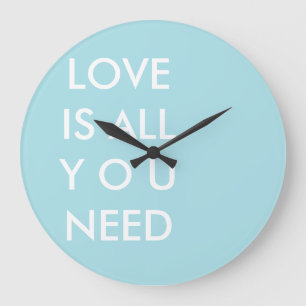 Blue Love is All You Need Custom White Text Große Wanduhr