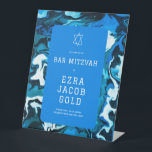 Blue Marble Star von David Custom Bar Bat Mitzvah Sockelschild<br><div class="desc">Ein perfektes Zeichen, um die Gäste zu einem Fledermausmitzvah, Bar mitzvah oder anderen jüdischen Feiern zu empfangen! Handgemachte abstrakte Kunst für Sie auf der Vorderseite! Vollständig anpassbar! Klicken Sie auf "Personalisieren" oben, um den Text zu bearbeiten. Klicken Sie auf "Bearbeiten mit dem Designwerkzeug", um die Schriftart, Farben und Einstellungen anzupassen....</div>