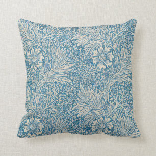 Blue Marigolds (von William Morris) Kissen